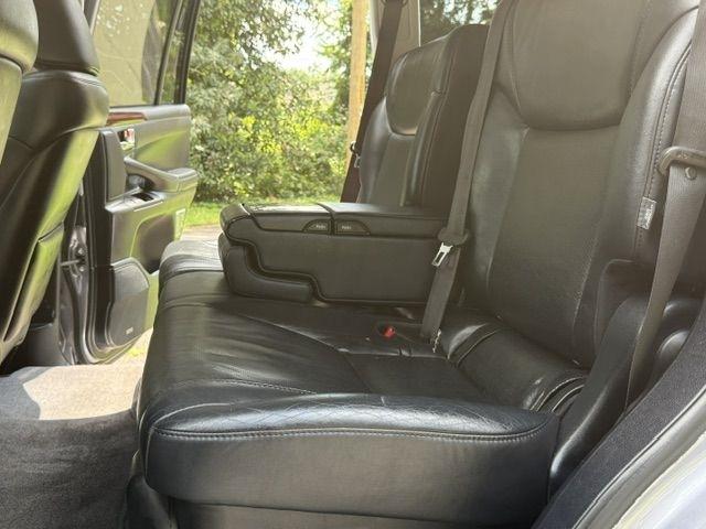 Lexus LX 570 Sport Utility 2011