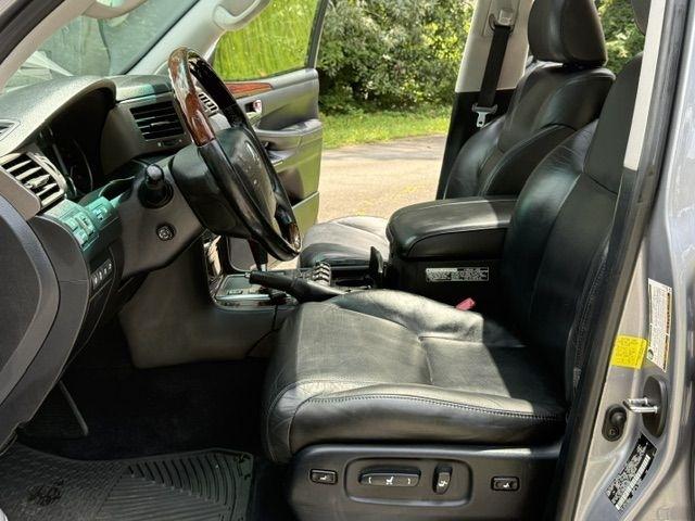 Lexus LX 570 Sport Utility 2011