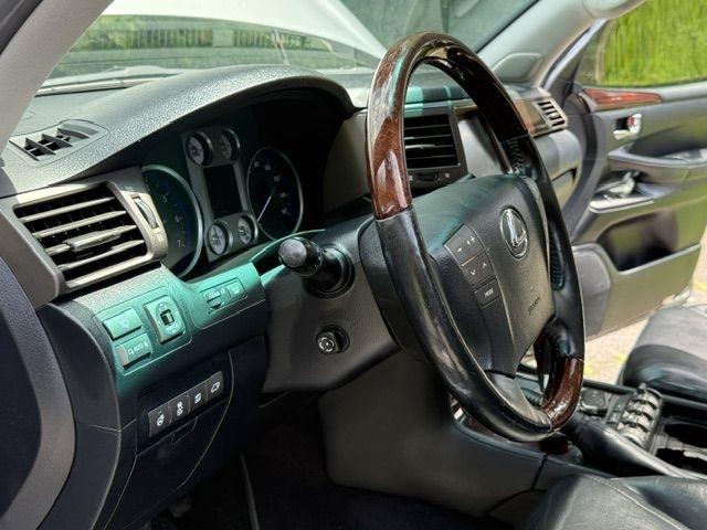 Lexus LX 570 Sport Utility 2011