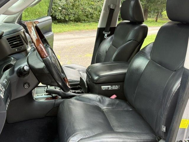 Lexus LX 570 Sport Utility 2011