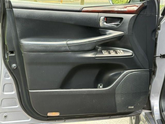 Lexus LX 570 Sport Utility 2011