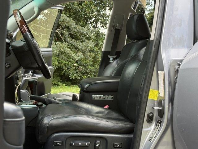 Lexus LX 570 Sport Utility 2011