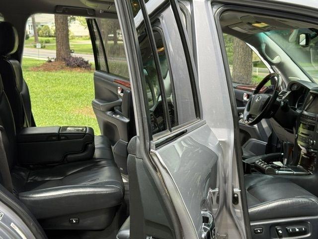 Lexus LX 570 Sport Utility 2011