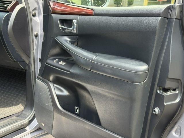 Lexus LX 570 Sport Utility 2011