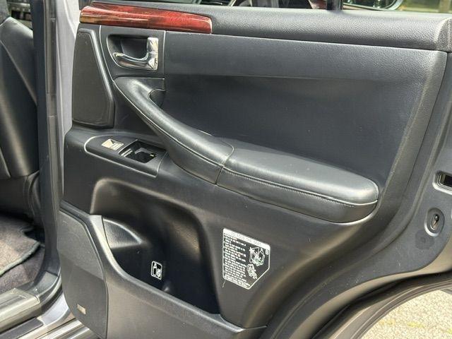 Lexus LX 570 Sport Utility 2011