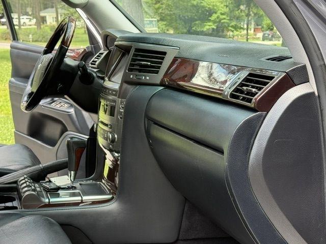 Lexus LX 570 Sport Utility 2011