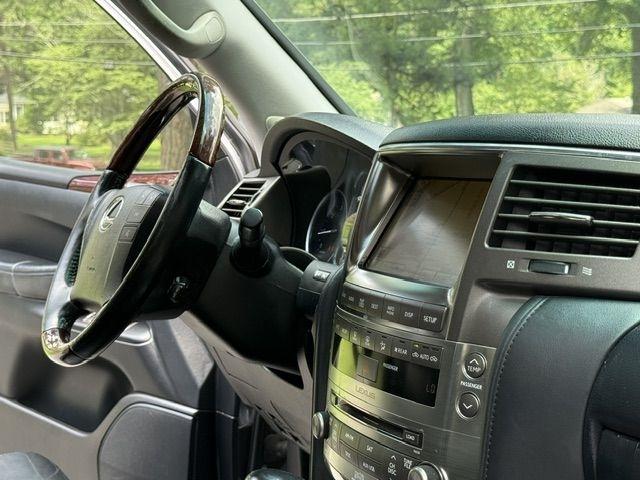 Lexus LX 570 Sport Utility 2011