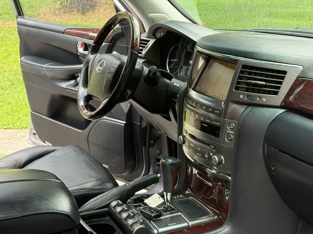 Lexus LX 570 Sport Utility 2011