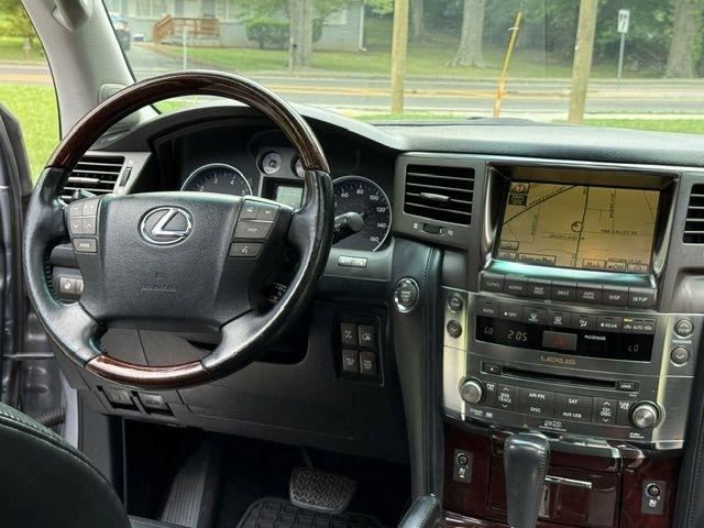 Lexus LX 570 Sport Utility 2011