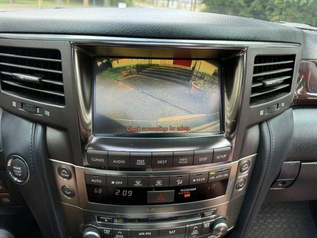 Lexus LX 570 Sport Utility 2011