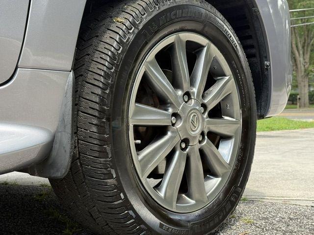 Lexus LX 570 Sport Utility 2011