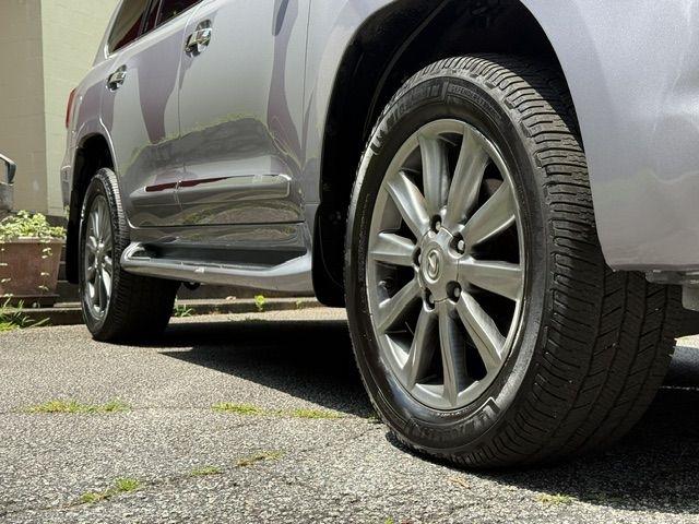 Lexus LX 570 Sport Utility 2011