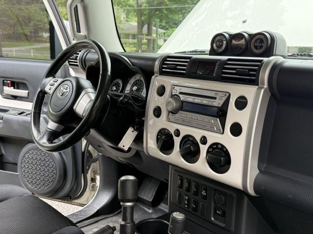 Toyota FJ Cruiser 4WD AT 2010