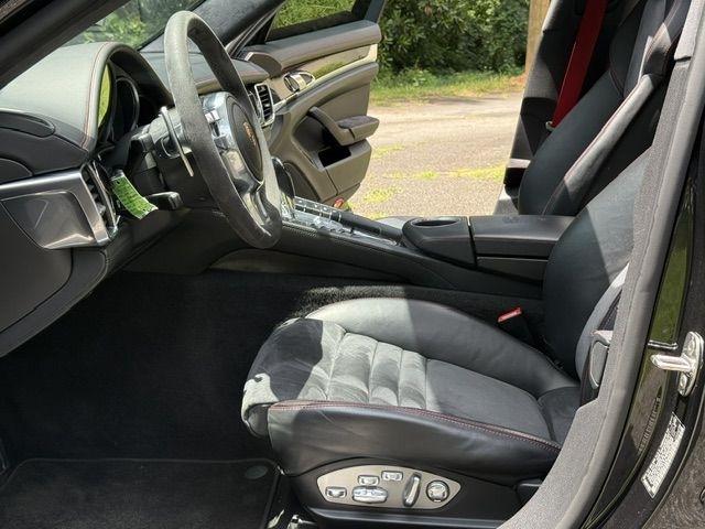 Porsche Panamera GTS 2013