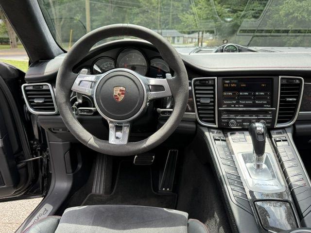 Porsche Panamera GTS 2013