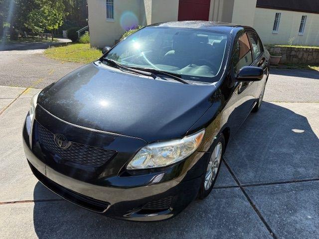 Toyota Corolla Base 5-Speed MT 2010