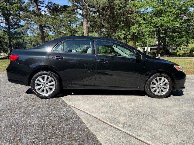 Toyota Corolla Base 5-Speed MT 2010