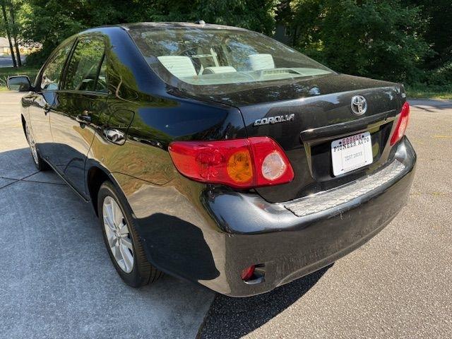 Toyota Corolla Base 5-Speed MT 2010