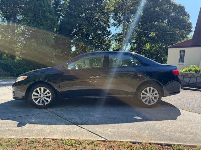 Toyota Corolla Base 5-Speed MT 2010