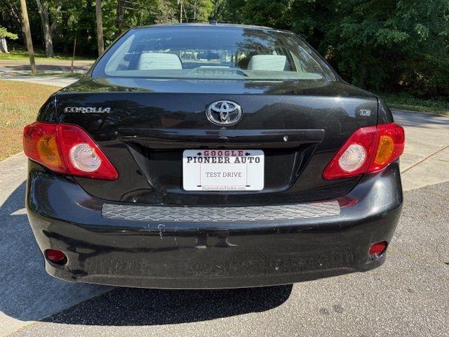 Toyota Corolla Base 5-Speed MT 2010