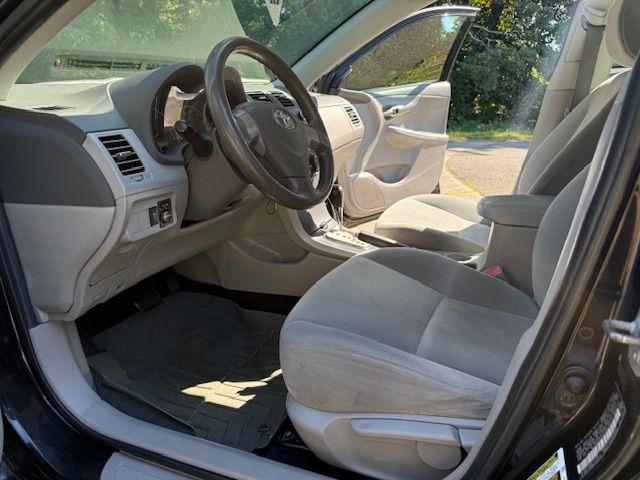 Toyota Corolla Base 5-Speed MT 2010