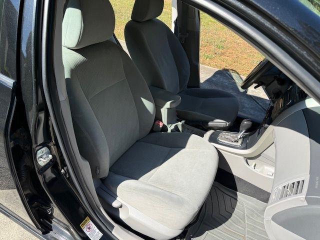 Toyota Corolla Base 5-Speed MT 2010