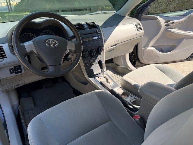 Toyota Corolla Base 5-Speed MT 2010