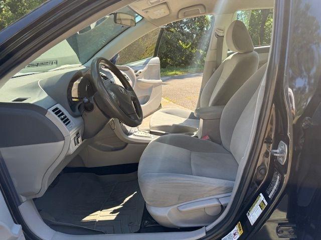Toyota Corolla Base 5-Speed MT 2010