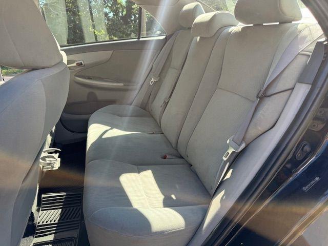 Toyota Corolla Base 5-Speed MT 2010