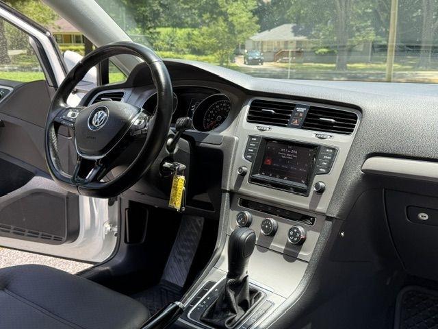 Volkswagen Golf TSI S 6A 2015