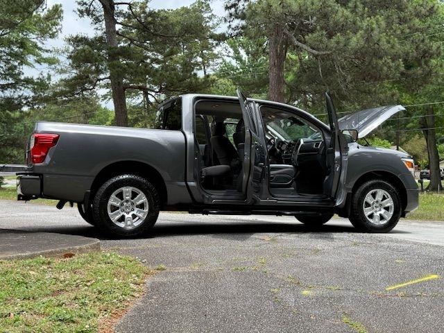Nissan Titan SV Crew Cab 2WD 2021