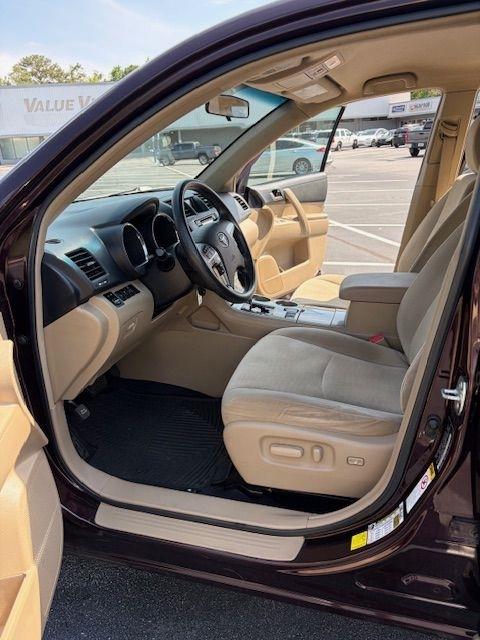 Toyota Highlander Base 4WD 2013