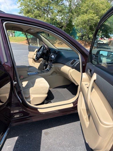 Toyota Highlander Base 4WD 2013