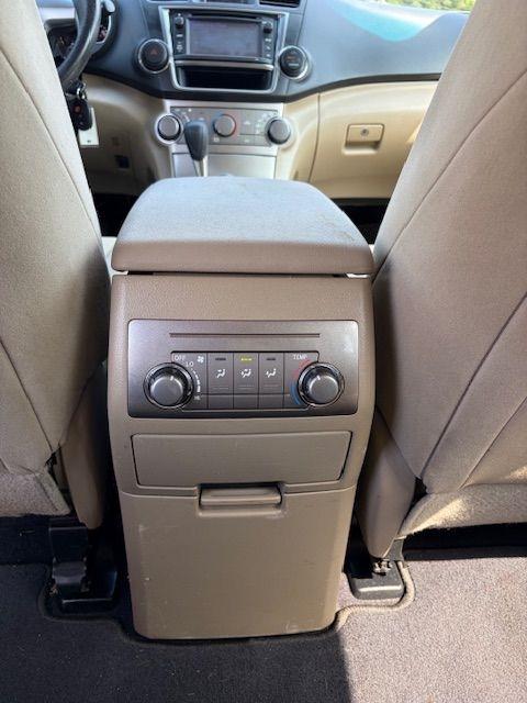 Toyota Highlander Base 4WD 2013
