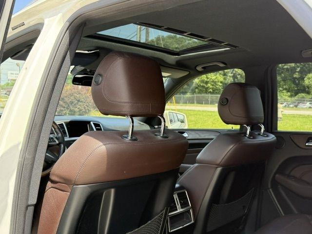 Mercedes-Benz M-Class ML550 2012