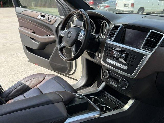 Mercedes-Benz M-Class ML550 2012
