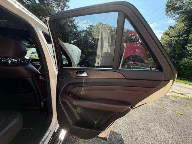 Mercedes-Benz M-Class ML550 2012