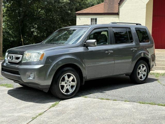 Honda Pilot Touring 2WD 5-Spd AT with DVD 2010