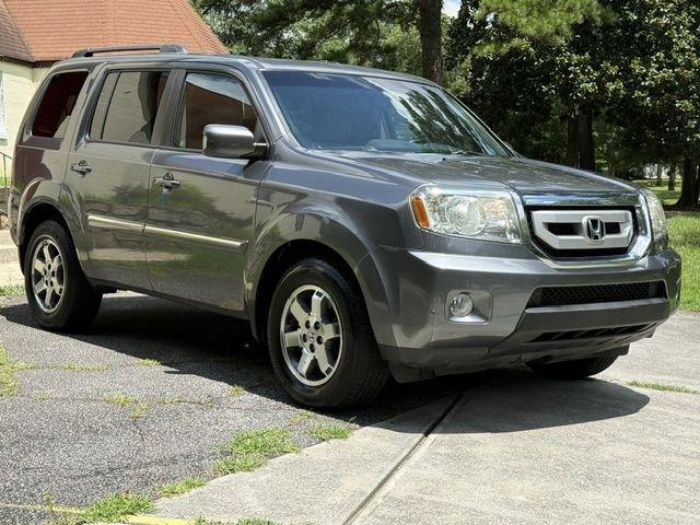 Honda Pilot Touring 2WD 5-Spd AT with DVD 2010