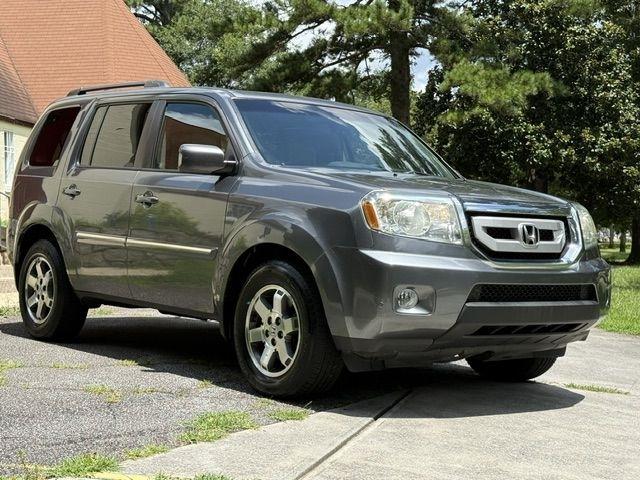 Honda Pilot Touring 2WD 5-Spd AT with DVD 2010