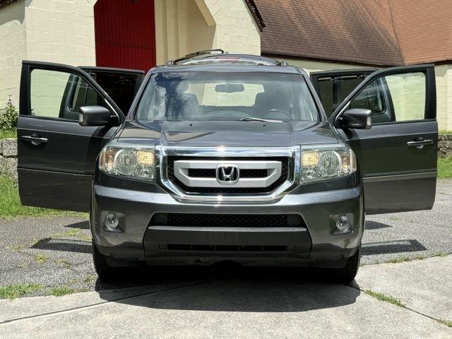 Honda Pilot Touring 2WD 5-Spd AT with DVD 2010