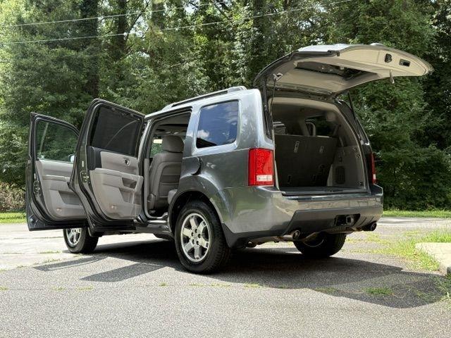Honda Pilot Touring 2WD 5-Spd AT with DVD 2010