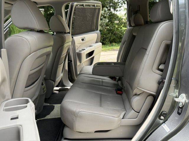 Honda Pilot Touring 2WD 5-Spd AT with DVD 2010