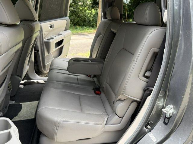 Honda Pilot Touring 2WD 5-Spd AT with DVD 2010