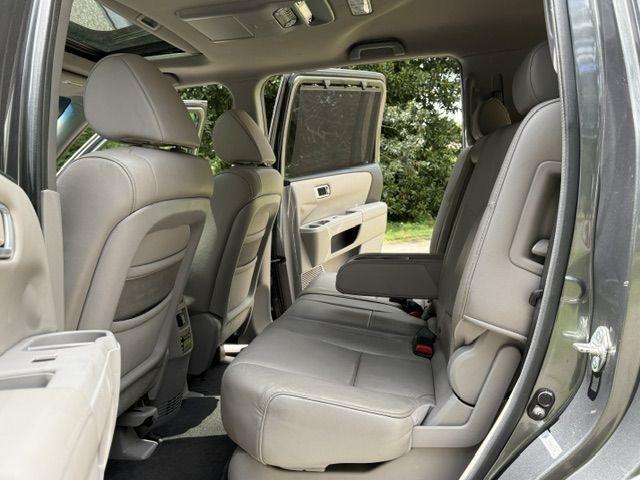 Honda Pilot Touring 2WD 5-Spd AT with DVD 2010