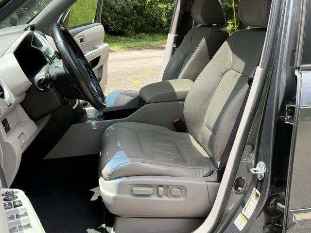 Honda Pilot Touring 2WD 5-Spd AT with DVD 2010