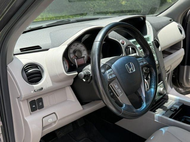 Honda Pilot Touring 2WD 5-Spd AT with DVD 2010