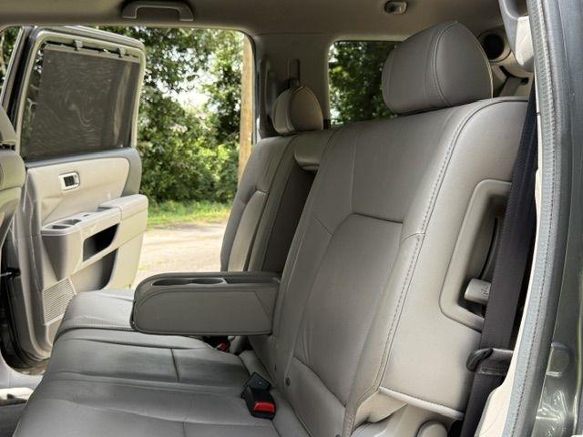 Honda Pilot Touring 2WD 5-Spd AT with DVD 2010