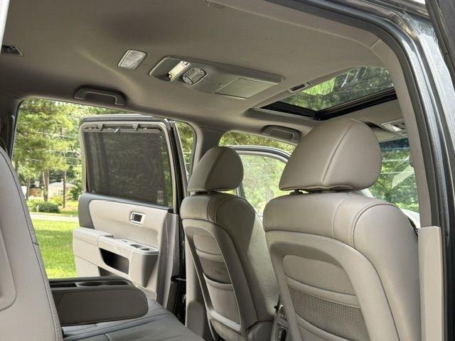 Honda Pilot Touring 2WD 5-Spd AT with DVD 2010