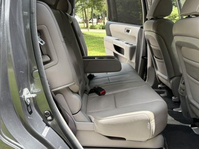 Honda Pilot Touring 2WD 5-Spd AT with DVD 2010